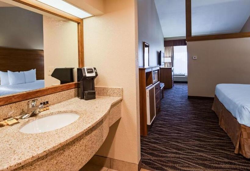 带大床的套房, Best Western Plus Saddleback Inn And Conference Center