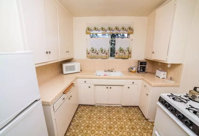 سوییت, Cal Mar Hotel Suites