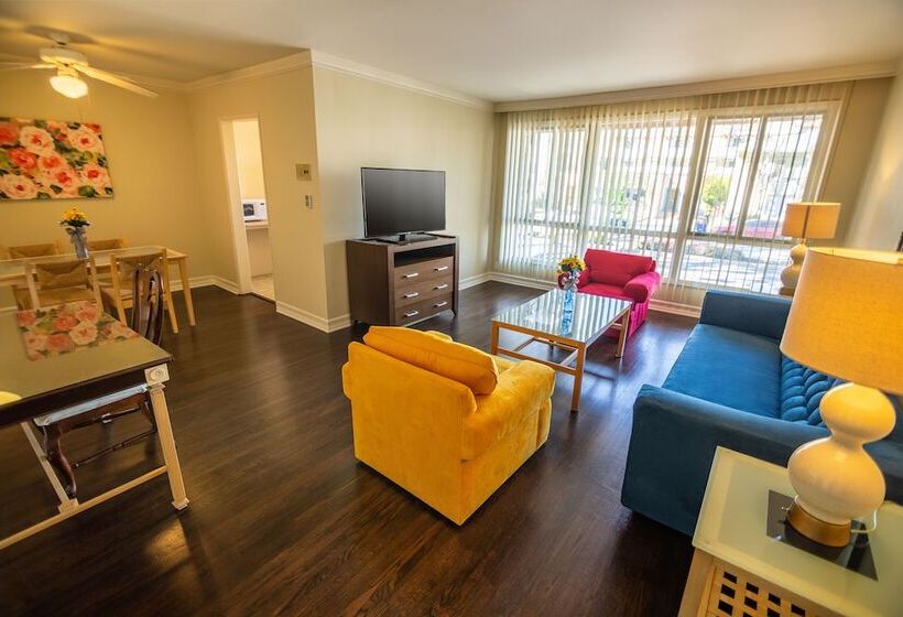 バルコニー付スイート, Cal Mar Hotel Suites