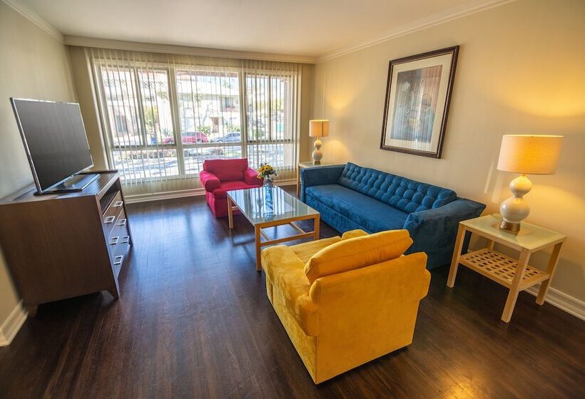 バルコニー付スイート, Cal Mar Hotel Suites