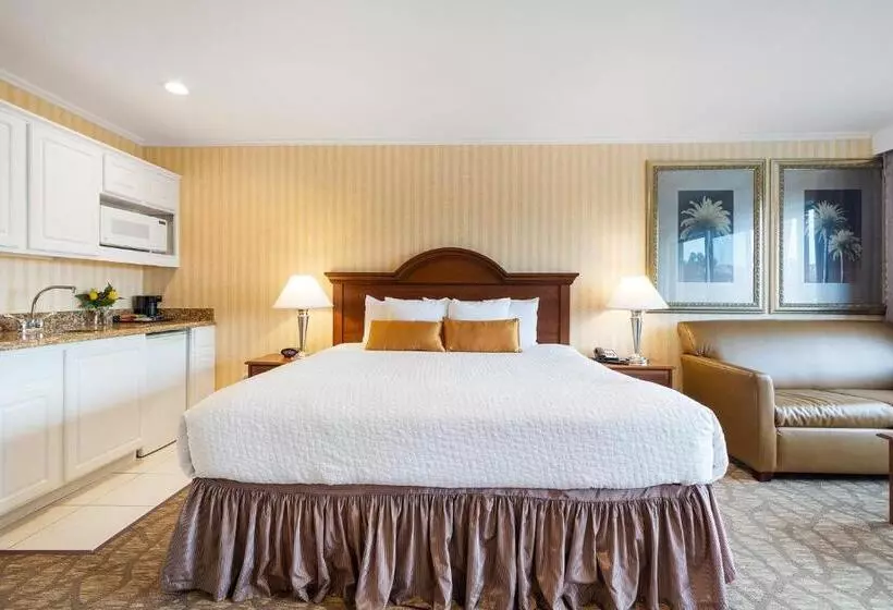اتاق لوکس با تخت بزرگ, Casablanca Inn