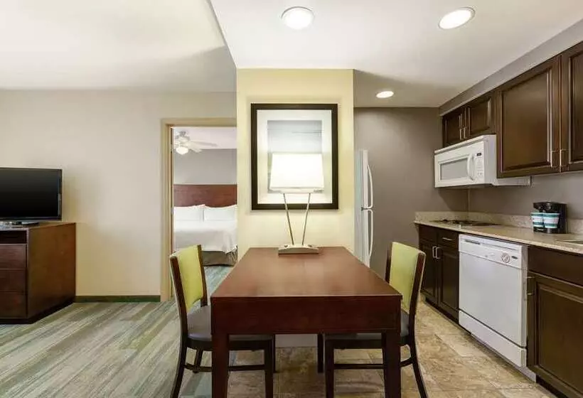 اتاق استاندارد, Embassy Suites By Hilton St. Louis Airport