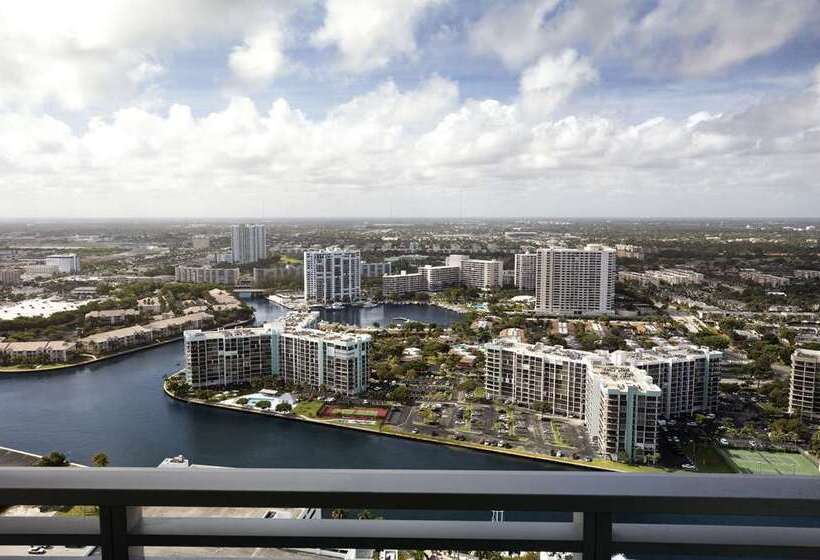 غرفة بريميوم, Hilton College Station & Conference Center