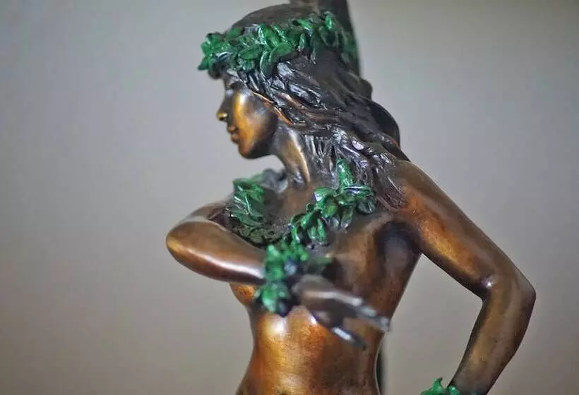 サイドオーシャンビュースタンダードルーム, Luana Waikiki Hotel & Suites
