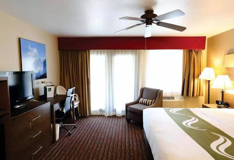 バルコニー付きスタンダードルーム, Quality Inn Near Rocky Mountain National Park