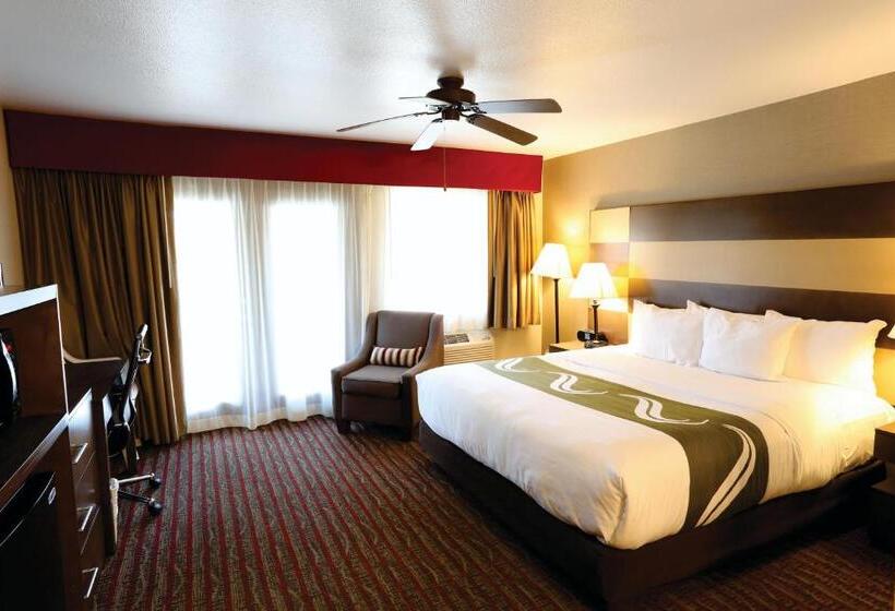 חדר סטנדרט עם מרפסת, Quality Inn Near Rocky Mountain National Park