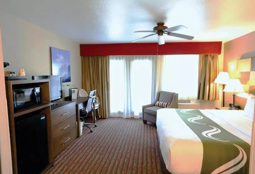 バルコニー付きスタンダードルーム, Quality Inn Near Rocky Mountain National Park
