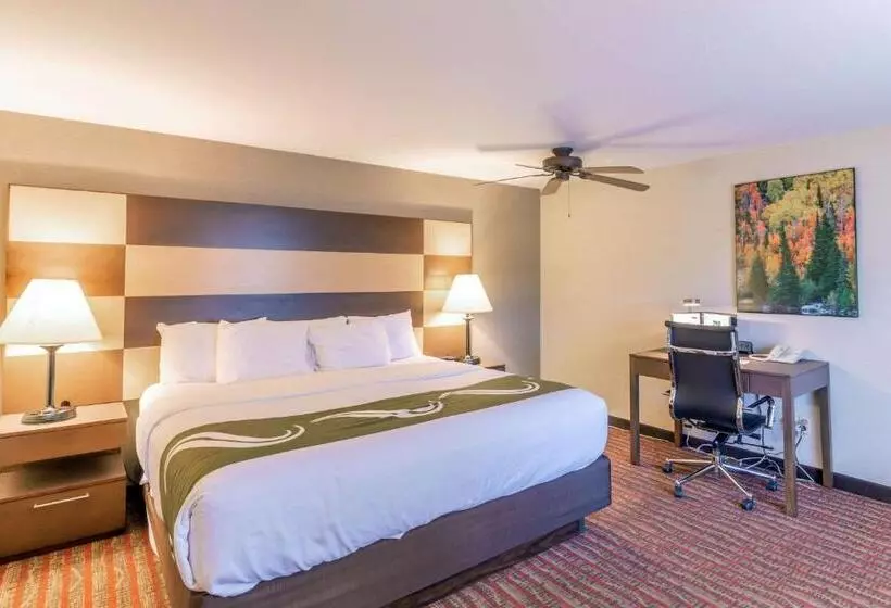 バルコニー付きスタンダードルーム, Quality Inn Near Rocky Mountain National Park