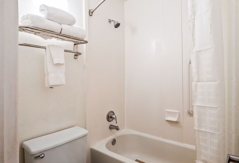 Номер Стандарт 2 Двуспальные Кровати, Ramada By Wyndham Savannah Gateway