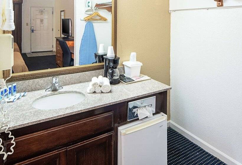 Номер Стандарт 2 Двуспальные Кровати, Rodeway Inn At Nevada State Capitol