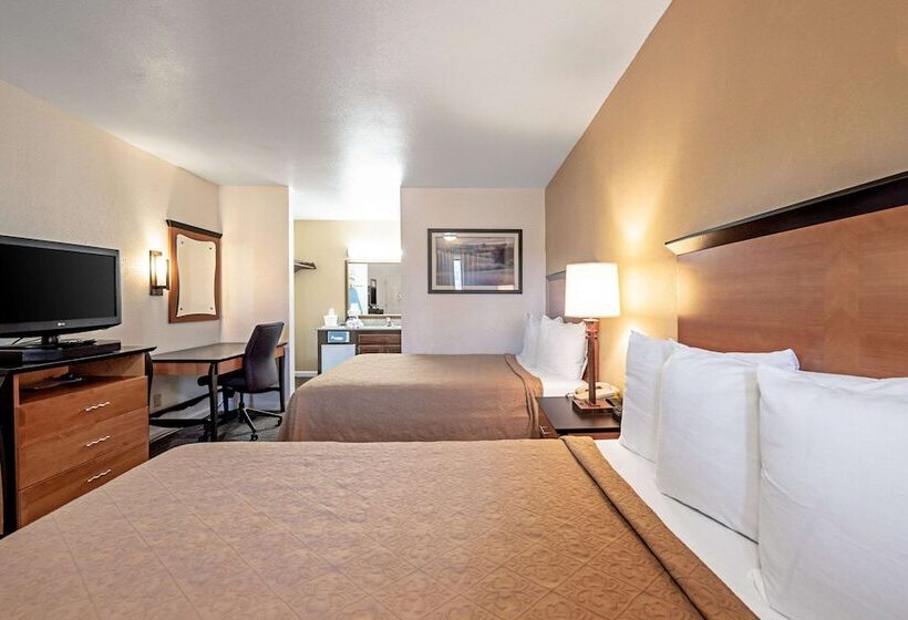 Номер Стандарт 2 Двуспальные Кровати, Rodeway Inn At Nevada State Capitol