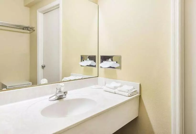 Standard-huone, Super 8 By Wyndham O'fallon