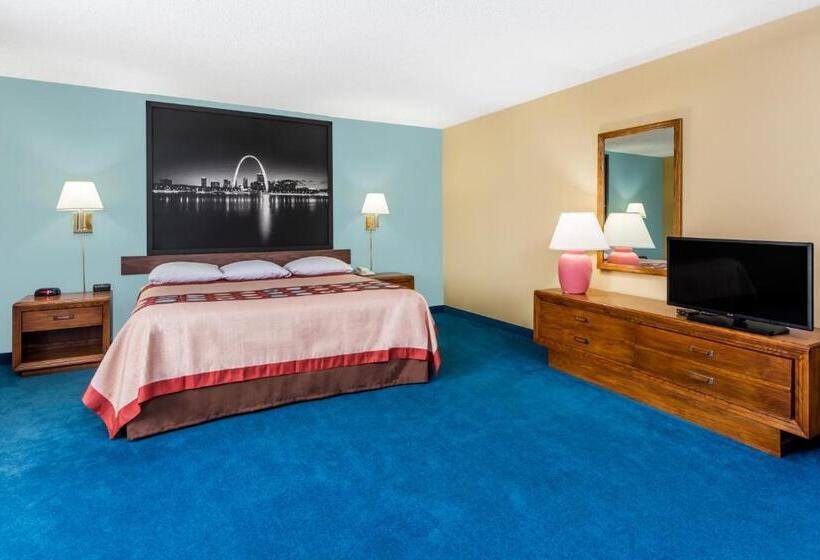 Deluxe Suite King Bed, Super 8 By Wyndham O'fallon