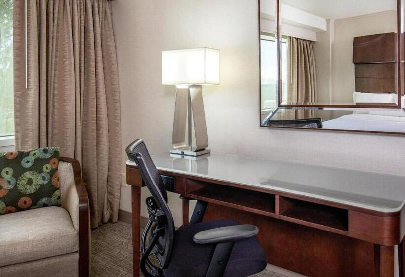 주니어 스위트 킹사이즈 침대, The Westin Waltham Boston
