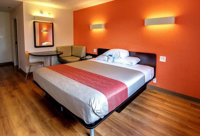 חדר דחוקס עם מיטת קינג, Studio 6 King Of Prussia, Pa   Philadelphia