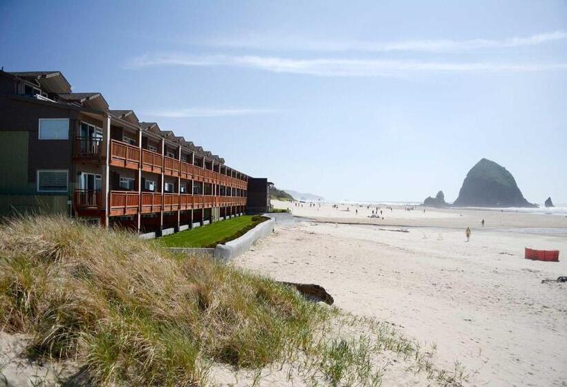 جناح, Surfsand Resort