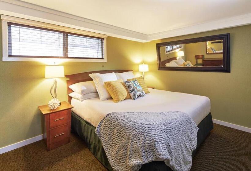 جناح, Surfsand Resort