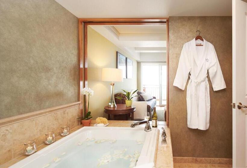 جناح, Surfsand Resort