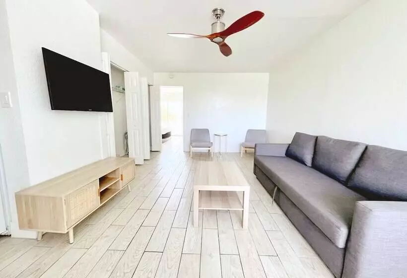 سوییت, Tropirock A North Beach Village Resort