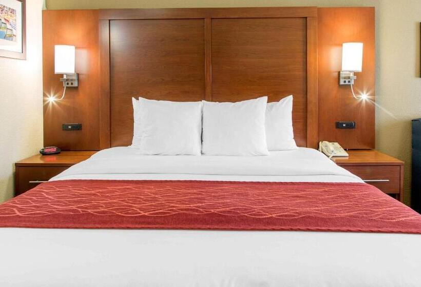 מיטת קינג בסוויטה, Comfort Inn & Suites San Francisco Airport North