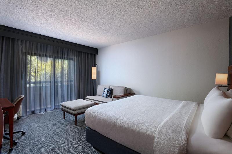 غرفة قياسية سرير كينج, Courtyard By Marriott Dallas Plano Parkway At Preston Road