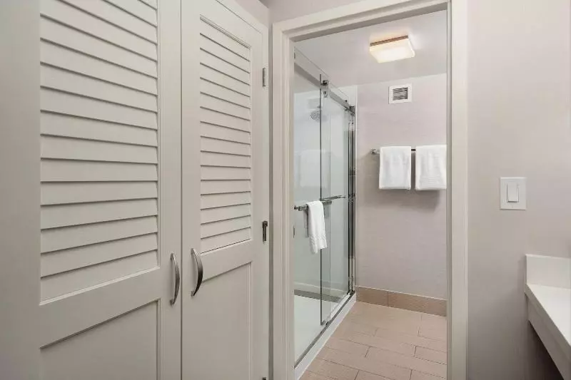 キングサイズベッドのスタンダードルーム, Courtyard By Marriott Portland Beaverton