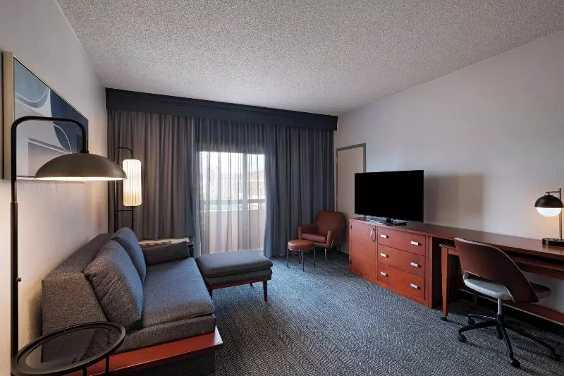 סוויטה, Courtyard By Marriott San Antonio Airport