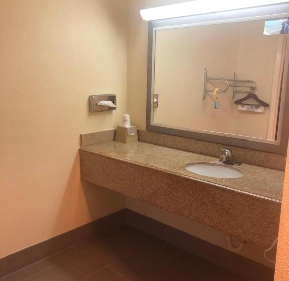 חדר סטנדרט עם מיטת קינג, Days Inn By Wyndham Douglasville Atlanta Fairburn Road