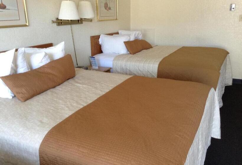 장애인을 위한 스탠다드 룸, Days Inn By Wyndham Mackinaw City  Lakeview