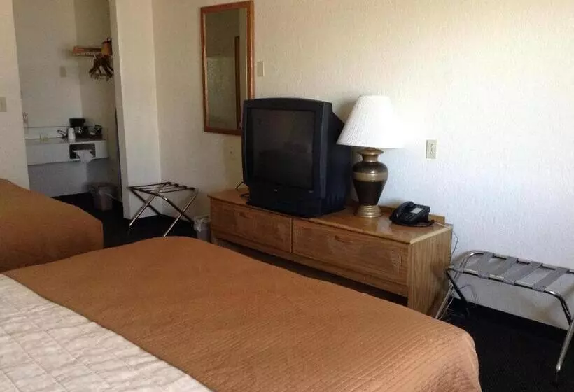 身障者適用スタンダードルーム, Days Inn By Wyndham Mackinaw City  Lakeview