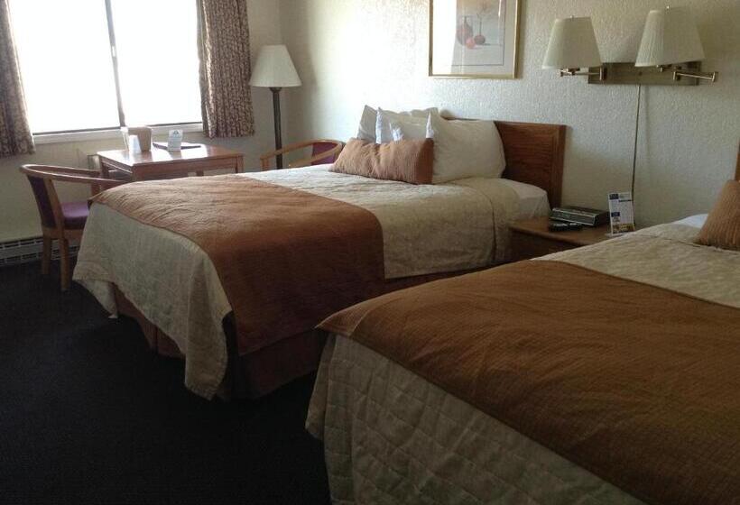 장애인을 위한 스탠다드 룸, Days Inn By Wyndham Mackinaw City  Lakeview