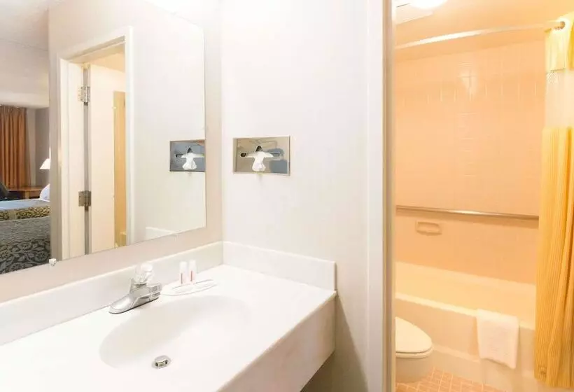 ２ダブルベッドのスタンダードルーム, Days Inn By Wyndham Richmond