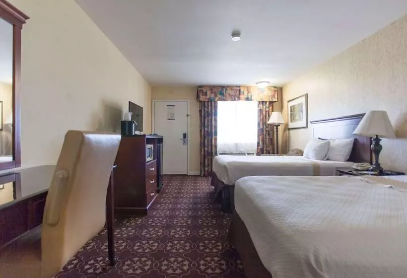 ２ダブルベッドのスタンダードルーム, Days Inn By Wyndham Shenandoah