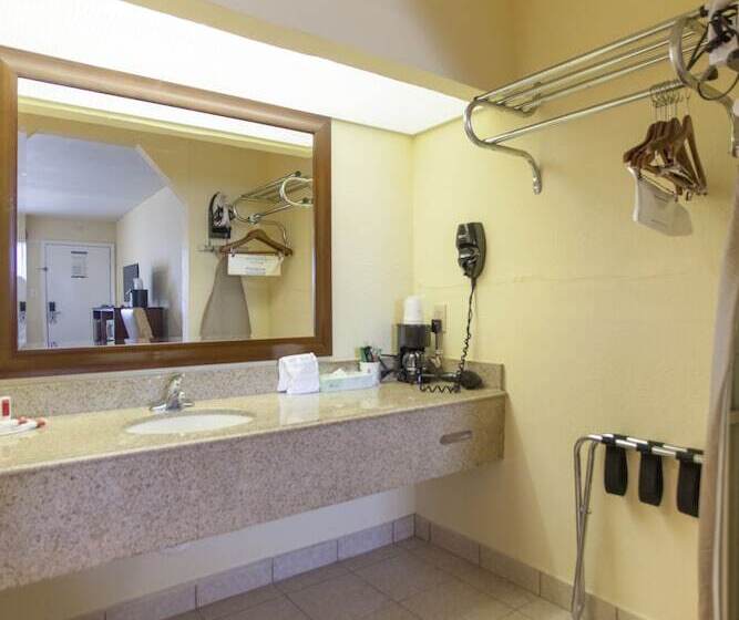 غرفه قياسيه سريرين مزدوجين, Days Inn By Wyndham Shenandoah