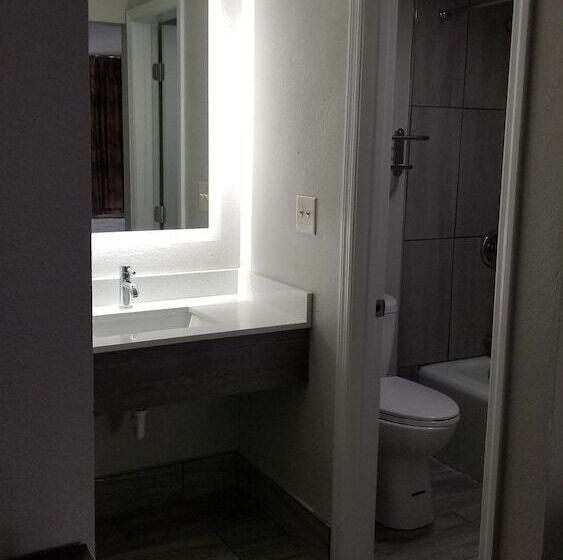 غرفه قياسيه سريرين مزدوجين, Days Inn & Suites By Wyndham Charleston Airport West