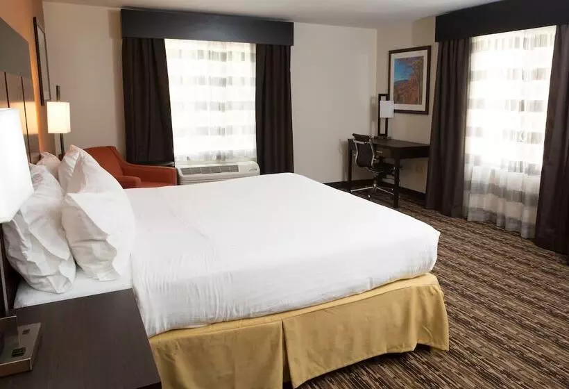 スイート, Holiday Inn Express Hotel & Suites Cherokee Casino, An Ihg