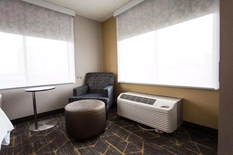 اتاق استاندارد با تخت بزرگ, Holiday Inn Grand Rapids Downtown, An Ihg