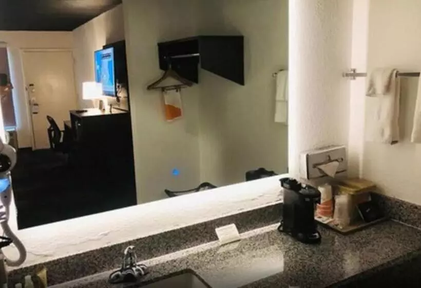 キングサイズベッドのスイートルーム, Quality Inn At Eglin Afb