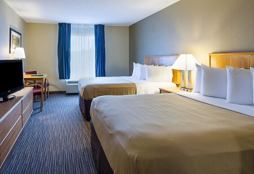 带2个双人床的标准工作室, Quality Inn