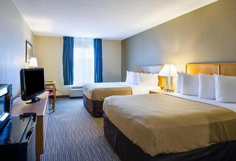 带2个双人床的标准工作室, Quality Inn