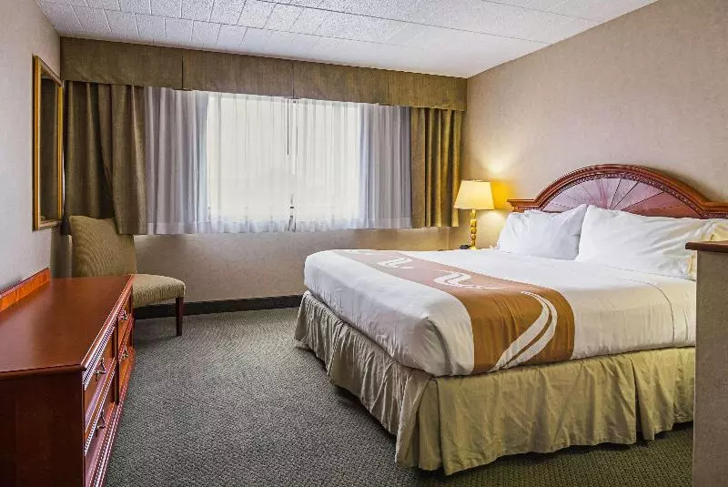 سوئیت با تخت بزرگ, Quality Inn & Suites