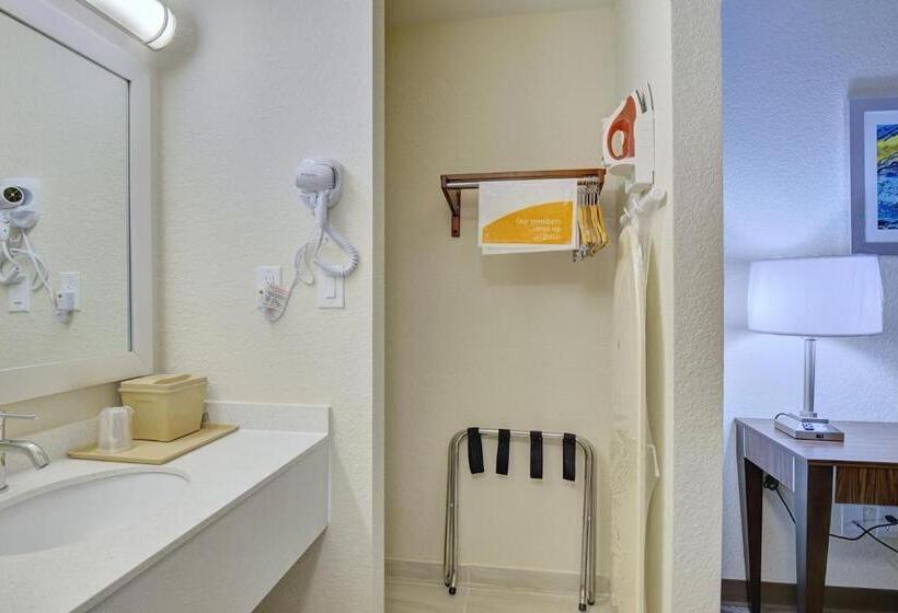 Номер Стандарт, Quality Inn & Suites