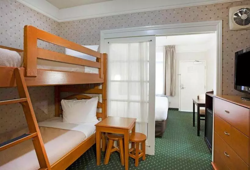سوییت خانوادگی, Ramada Suites By Wyndham San Diego