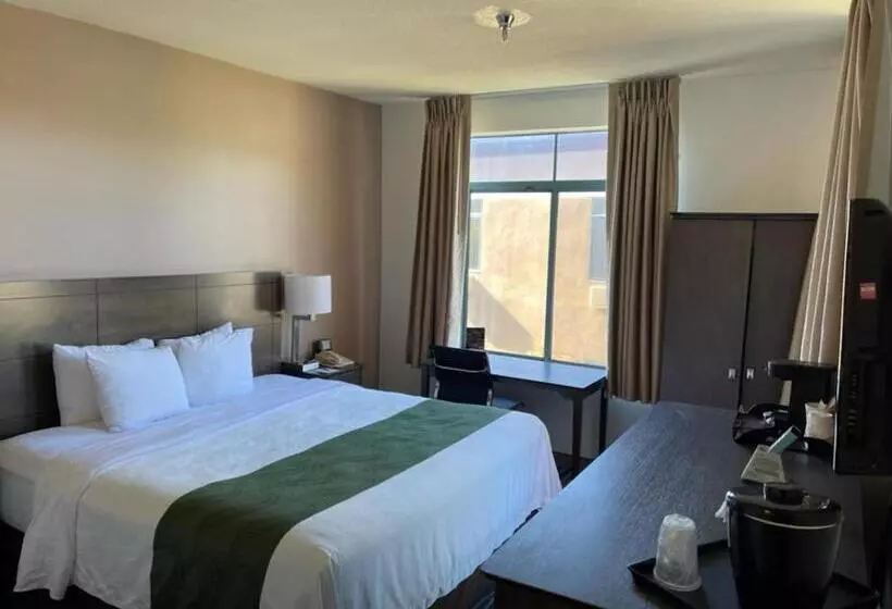Deluxe Suite King Bed, Ramada Suites By Wyndham San Diego