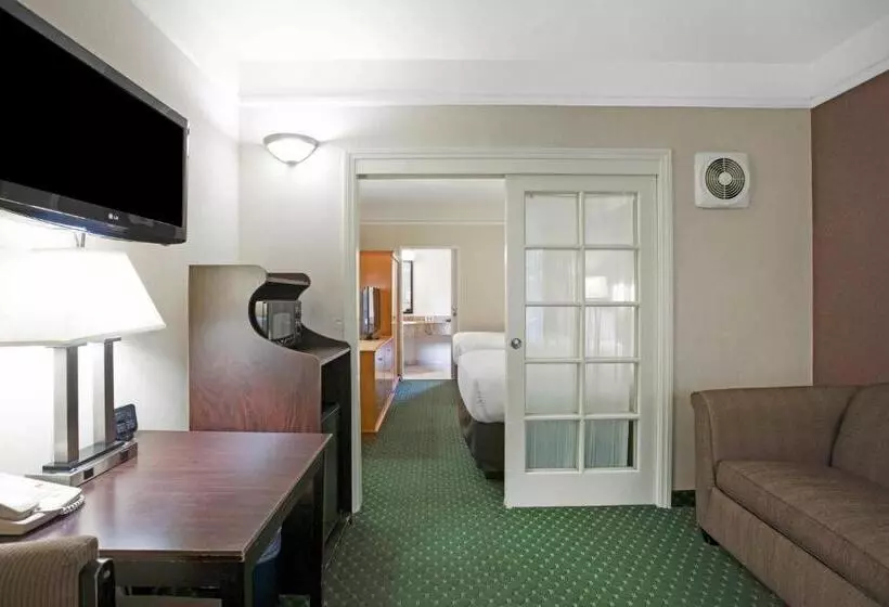 سوییت, Ramada Suites By Wyndham San Diego
