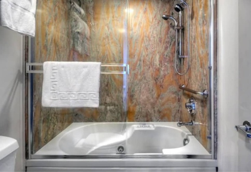 جناح, Dinah S Garden