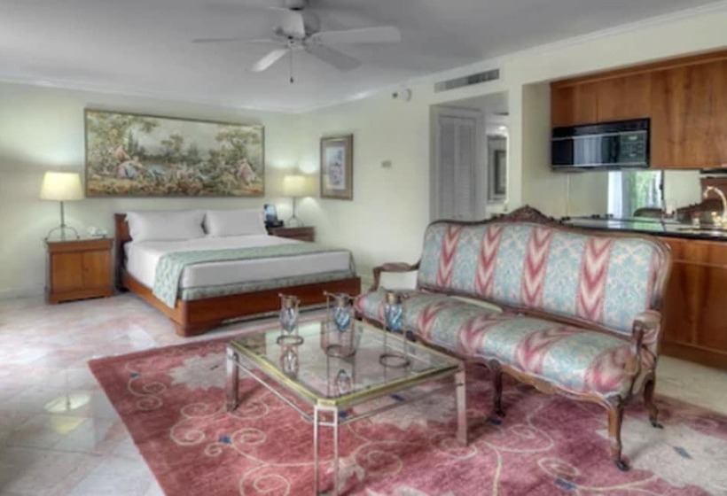 جناح, Dinah S Garden