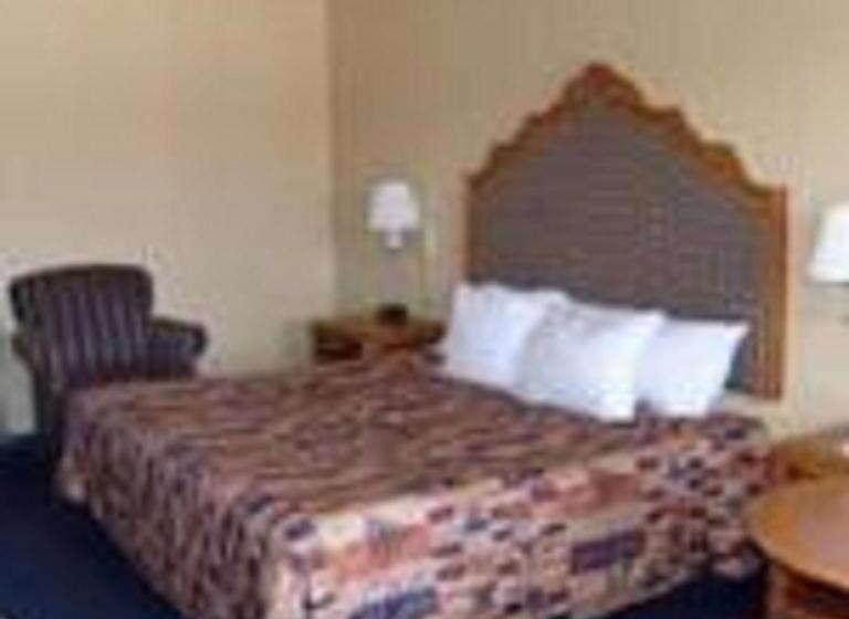 带大床的标准间, Days Inn By Wyndham San Antonio Splashtown/att Center