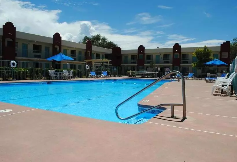 اتاق استاندارد با تخت بزرگ برای معلولان, Days Inn By Wyndham Santa Fe New Mexico