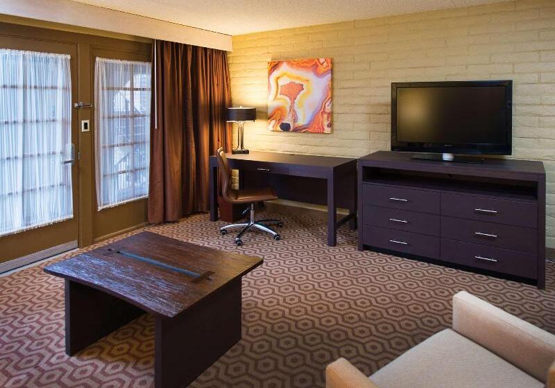 سوییت با چشمانداز استخر, Doubletree Suites By Hilton Tucson   Williams Center